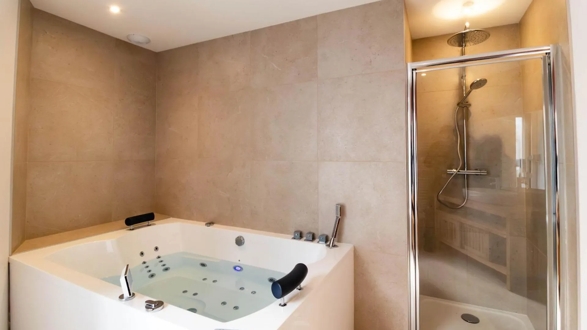 Romance & Evasion - Centre Ville - Love Room - Balneo Quimper 0*,